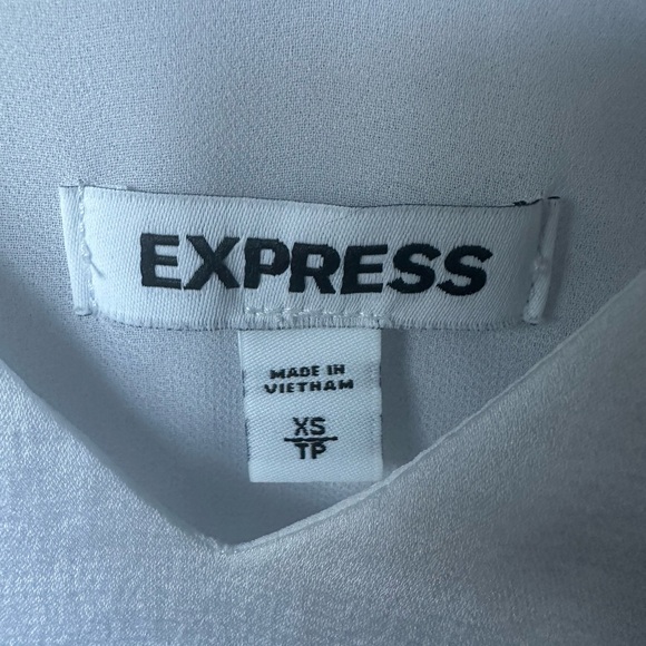 Express white v neck cami - Picture 4 of 4